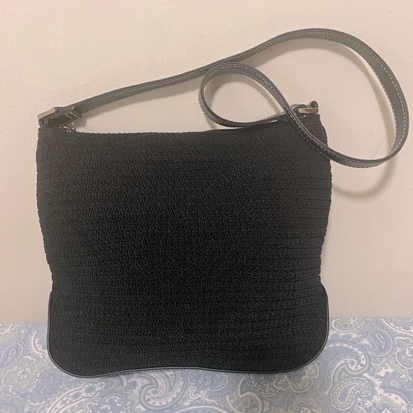 Crazy horse crochet shoulder bag. - Picture 2 of 6